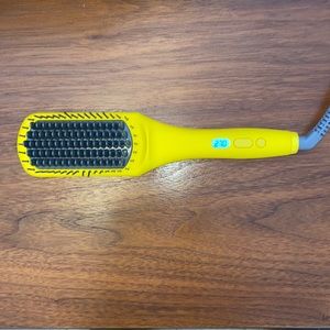 The Brush Crush Heated Straightening Brush